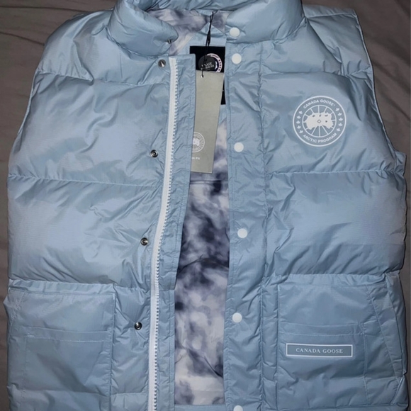 Canada Goose Sleeveless jacket - Picture 5 of 7